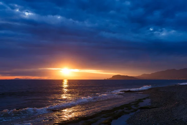 Puesta de sol en la bahía de Alanya —  Fotos de Stock