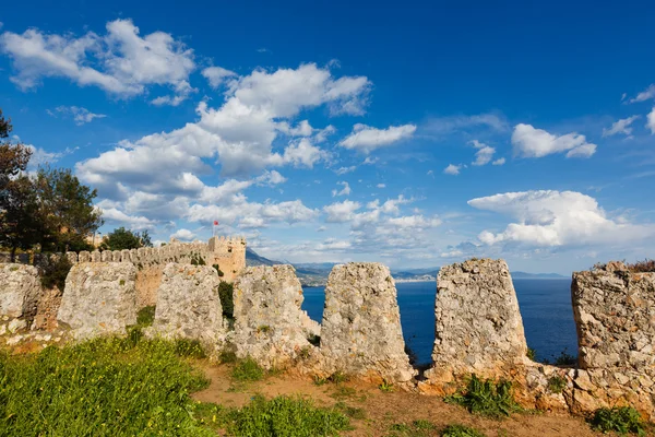 De muur van het oude kasteel in Alanya — Stockfoto