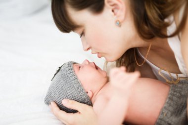 Anne ve bir ay önce oğlu kapat