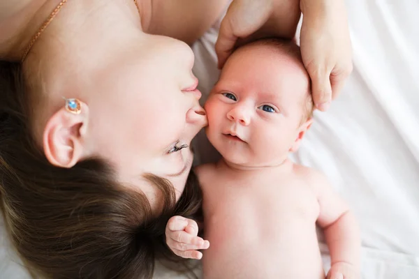 Mother and her one month old son close up — Stock Photo, Image