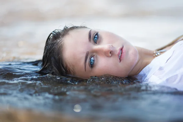 Girl in the water — Stock Photo, Image