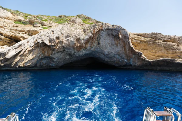 Cueva en la isla de Cabrera — Foto de Stock
