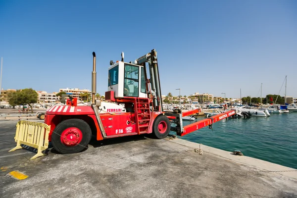 Gabelstapler für Yachten — Stockfoto