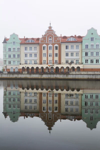 Brouillard dans le village de pêcheurs, Kaliningrad — Photo