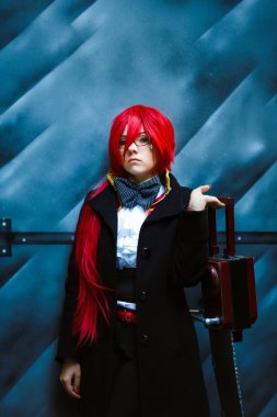 Cosplay kız chainsaw ile