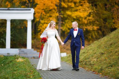 Sonbaharda güzel Çift