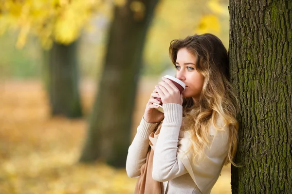 Teenage girl with cup of coffee — Stock Photo, Image