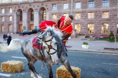 Kazaklar gösterinin sürme