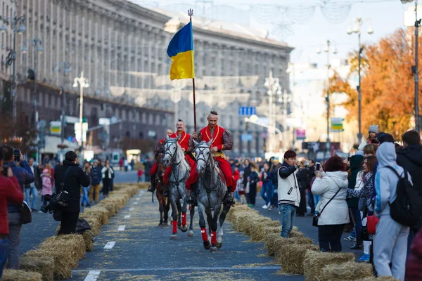 Козаки шоу верховою їздою — стокове фото