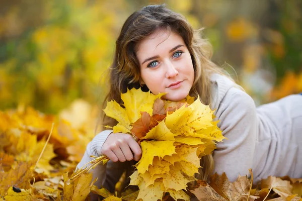 Girl in the yellow leaves — Stock Photo, Image