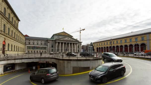 Estacionamento na praça do teatro em Munique — Vídeo de Stock