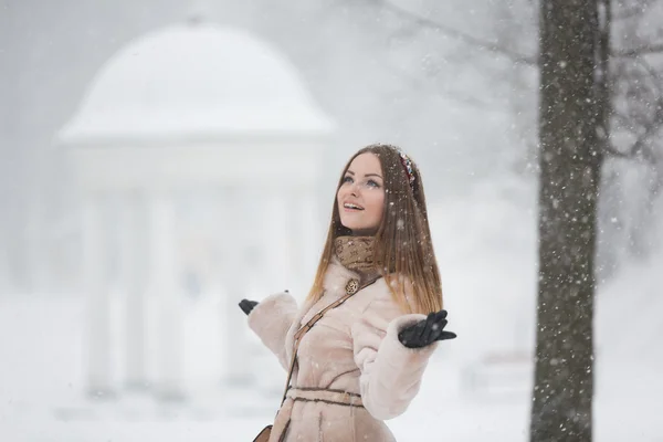 The joy of falling snow — Stock Photo, Image