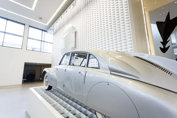 Carro velho no museu — Fotografia de Stock