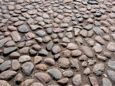 Tallinn, Estonya 'da eski bir taş kaldırım. Taş ustalığının soyut arkaplanı, resmi kapat