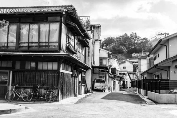 Miyajima Japonsko Prosince 2009 Dvě Kola Stojící Staromódní Japonské Ulici — Stock fotografie