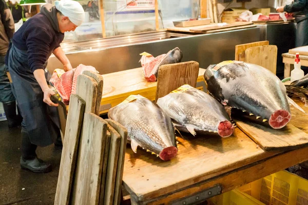 Tokio Japan Januari 2010 Vroege Ochtend Fish Market Leverancier Snijdt — Stockfoto