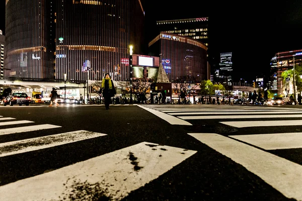 Tokio Japonia Stycznia 2010 Przechodnie Przechodzą Przez Ulicę Samym Sercu — Zdjęcie stockowe