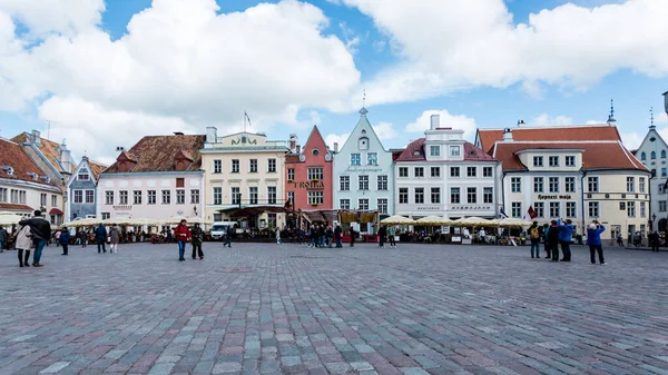 Tallin Estonia Mayo 2019 Gente Caminando Por Plaza Central Del — Foto de Stock