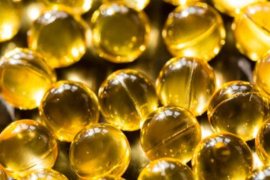 Odaklanamayan sarı altın toplar. Neşeli parlak arkaplan