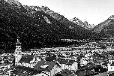 Alp Vadisi 'ndeki Fulpmes kasabası, Tirol, Avusturya.