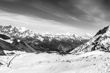 Tilicho Gölü, Nepal, Himalaya, Annapurna Koruma Alanı istikametinde.