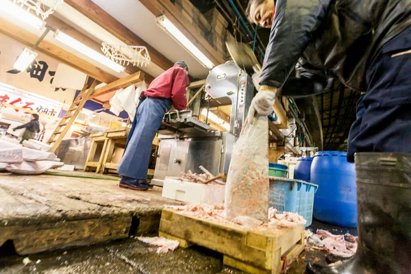 Tóquio Japão Janeiro 2010 Manhã Cedo Fish Market Vendedores Cortando — Fotografia de Stock