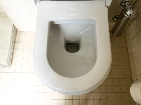 Zbliżenie Obrazu Muszli Klozetowej Biała Toaleta Łazience — Zdjęcie stockowe