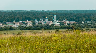 Küçük Rus kasabasındaki Ortodoks Kilisesi