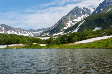 Sabahın erken saatlerinde Vachkazhets Volkanı 'nın manzarası, Kamçatka, Rusya