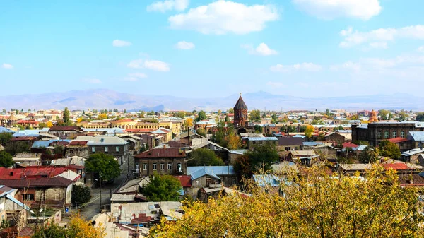 从高山背景看亚美尼亚的久姆里市 — 图库照片