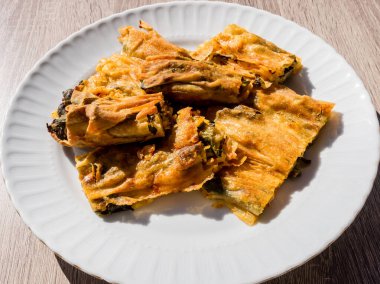 Ispanaklı ve peynirli Türk Borek