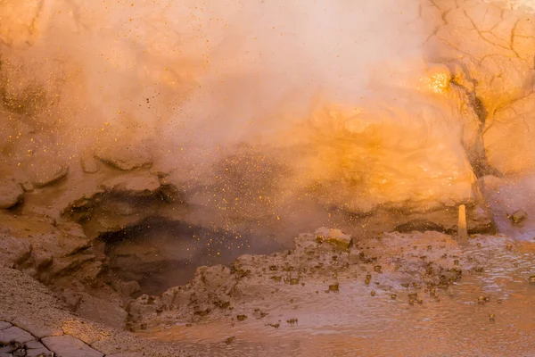 Steaming, sulfuric, active fumaroles near Pauzhetskaya Geothermal Power Plant, Kamchatka, Russia — Stock Photo, Image