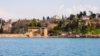 Antalya, Türkiye - 23 Şubat 2019: Antalya 'nın Eski Kaleici ilçesinin kıyıları.