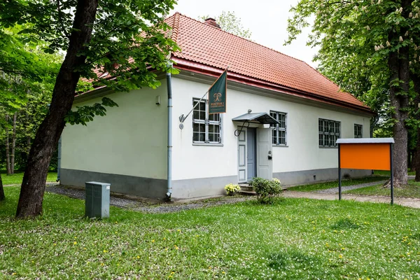 Tallin, Estonia - 26 de mayo de 2019: Casa de Pedro I en Kadriorg Park en Tallin. — Foto de Stock