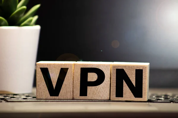 Vpn Virtual Private Network Escrito Cubo Madeira Frente Laptop — Fotografia de Stock