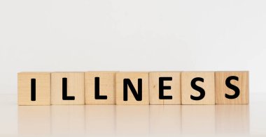 Tahta bloktaki ILLNESS tıp kelimeleri. Sağlık hizmetleri kavramsal