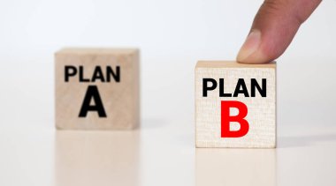 B planı zamanı. El zarları çeviriyor ve A planını B planına çeviriyor..