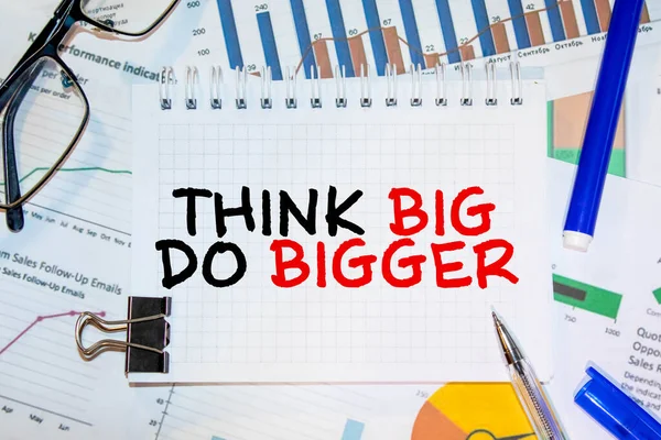 Writing note showing Think Big Do Bigger. Business photo showcasing Raise the Bar and Aim far Higher than the Usual.