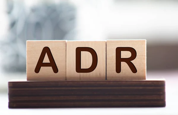 배경에 부작용을 나타내는 Adr Adr 이라는 단어의 — 스톡 사진