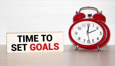 Akıllı Hedefleri Gösteren Kavramsal el yazısı. Fikirlerinizi netleştirmek için iş fotoğrafı listesi Odaklanma çabalarınızı akıllıca kullanın.