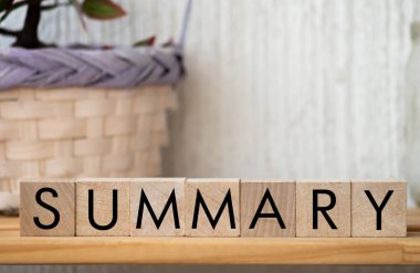 Ahşap küpler ve iş konsepti üzerine SUMMARY