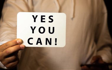 Erkek parmağı sanal ekranda imzalanabilir..