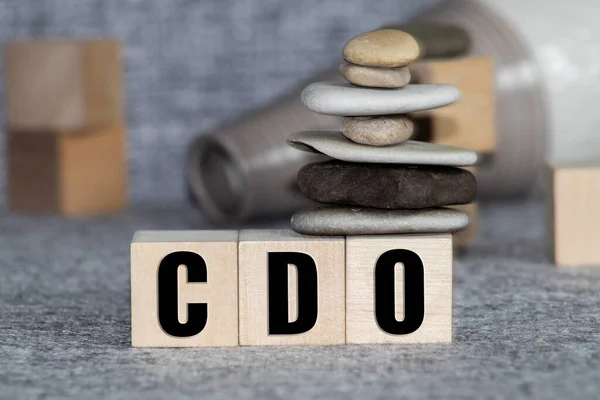 Word Business Acronimo CDO Obbligo di debito collateralizzato è costituito da mattoni di legno. Concetto. — Foto Stock