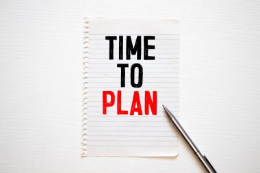 Kalem, bankacılık, finans ve yatırım konsepti ile not defterine metin yazma zamanı.