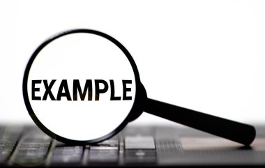 Bir büyüteç konsept görüntüsü beyaz arkaplan izole bir kelime ile cam içinde yakınlaştırma