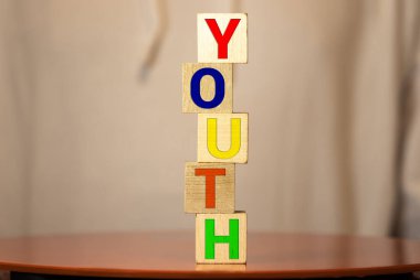 Yazıt Gençliği bir dizgi üzerine dizilmiş bloklardan sıralanmış