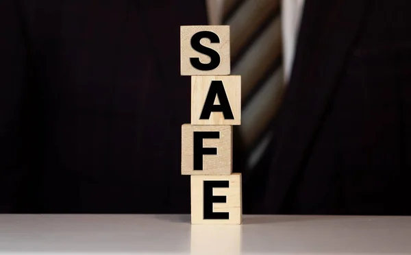 Bezpieczne Słowo Wykonane Klocków Izolowanych Białym — Zdjęcie stockowe