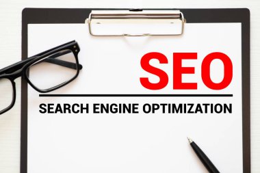 SEO arama motoru optimizasyonuyla ilgili kelime veya etiket bulutu