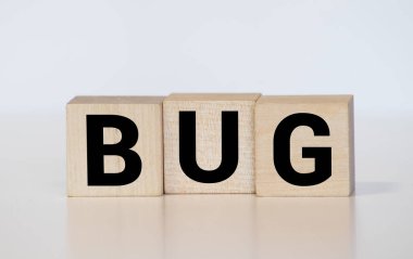 hata - ahşap yapı taşlarındaki izole metin.