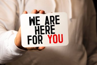 Ofis gündeminde, kağıt üzerinde el yazısı metnin için buradayız. Boşluğu kopyala.